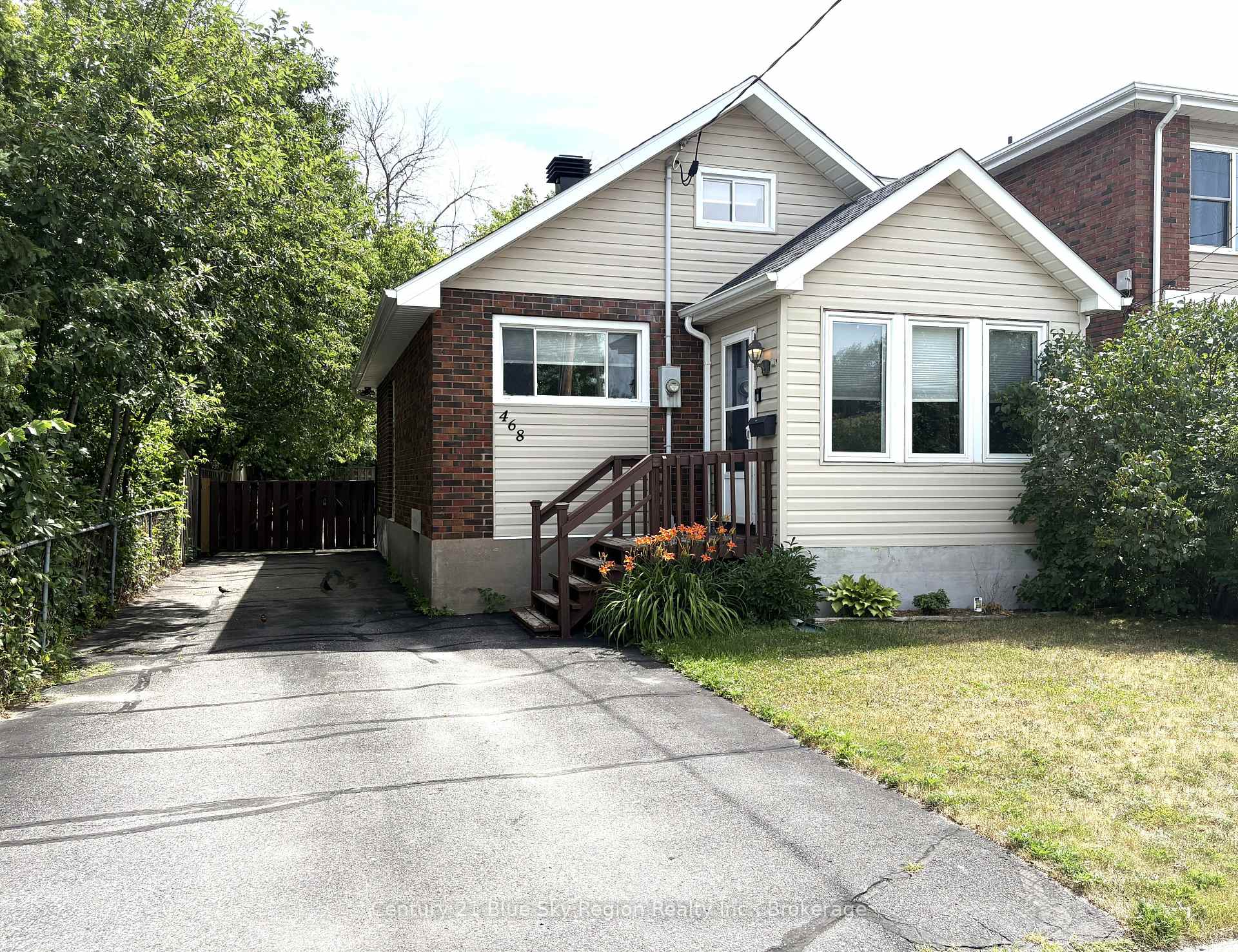 Front of 468 King Street W