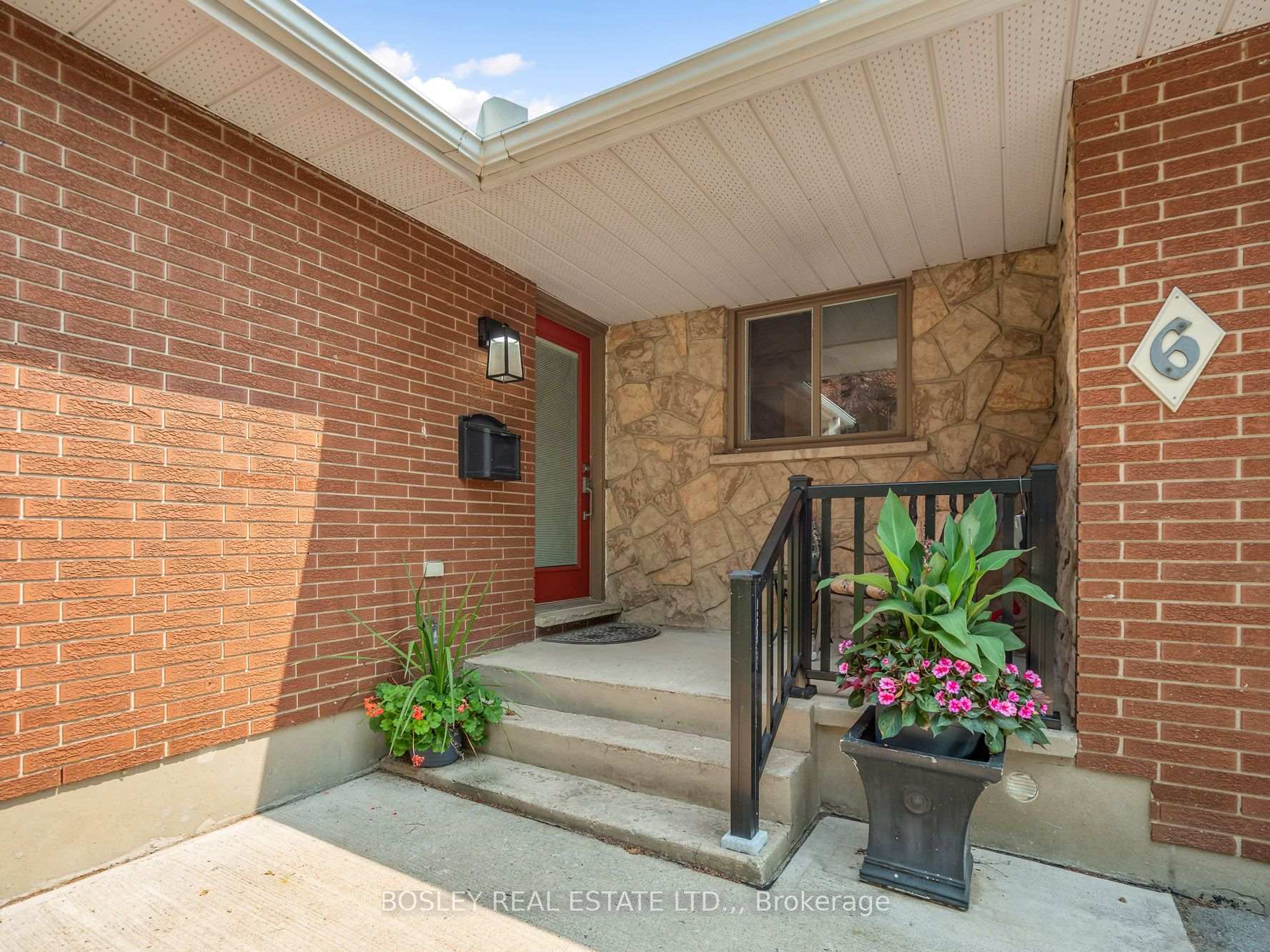 Photo 5 of 6 Samuel Court, St. Catharines, Lakeshore — HOMEH