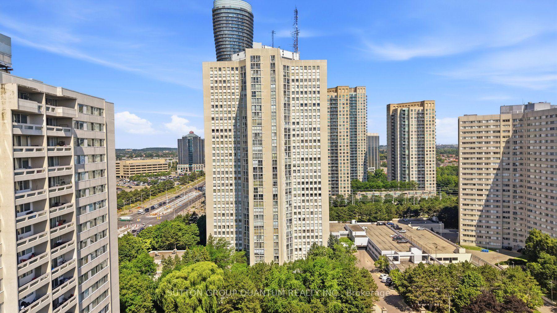 Front of Unit 304, 3650 Kaneff Crescent
