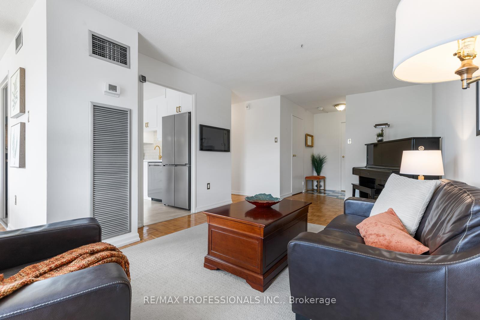 Photo 6 of Unit 406, 475 The West Mall, Etobicoke, Etobicoke West Mall — HOMEH
