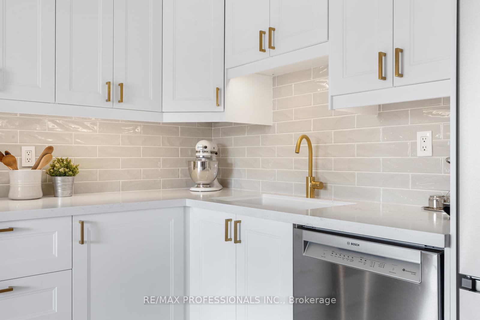 Photo 10 of Unit 406, 475 The West Mall, Etobicoke, Etobicoke West Mall — HOMEH