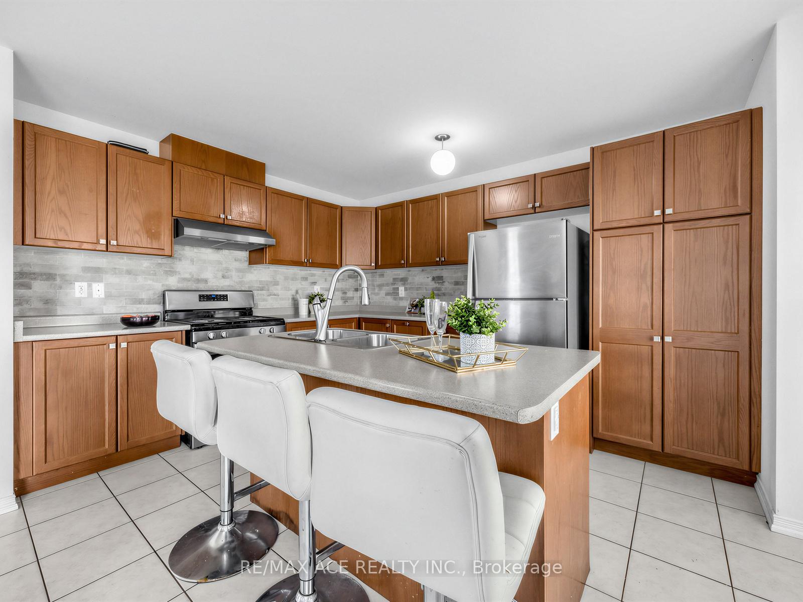 Photo 6 of 35 Turnerbury Avenue, Ajax, Central East — HOMEH