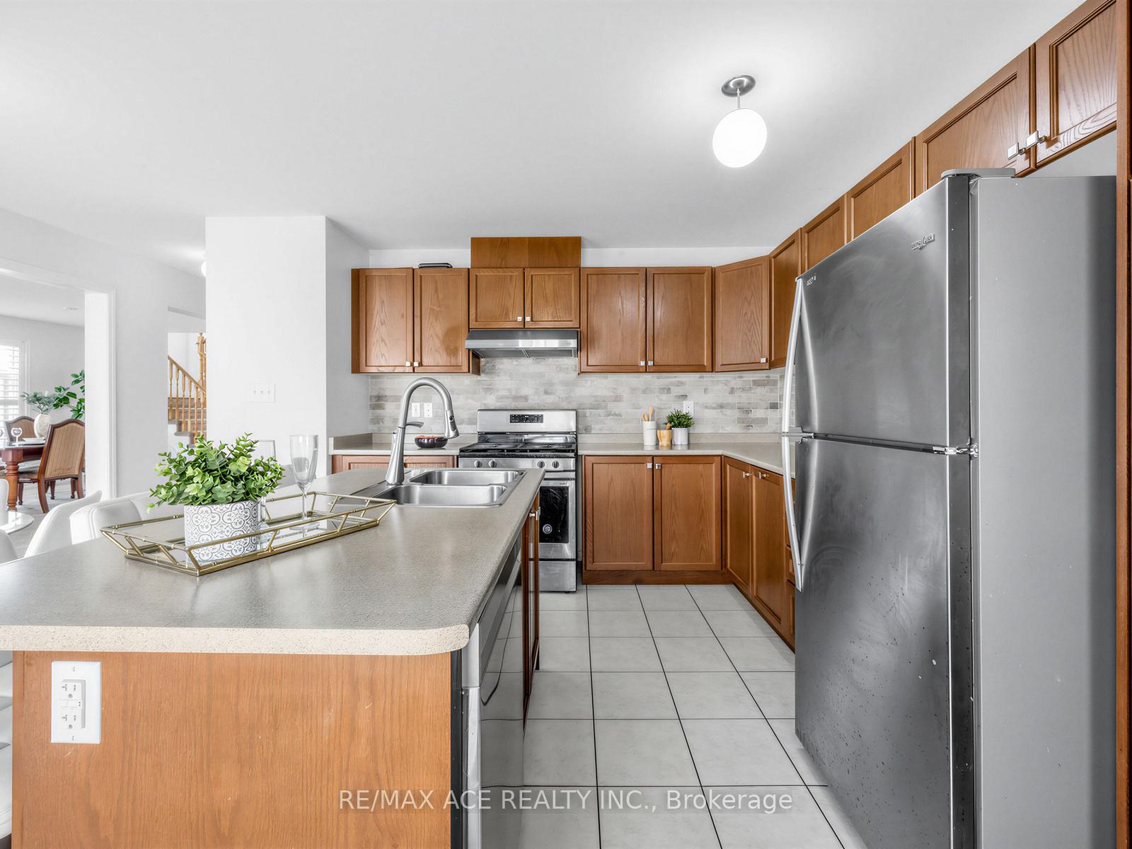 Photo 7 of 35 Turnerbury Avenue, Ajax, Central East — HOMEH