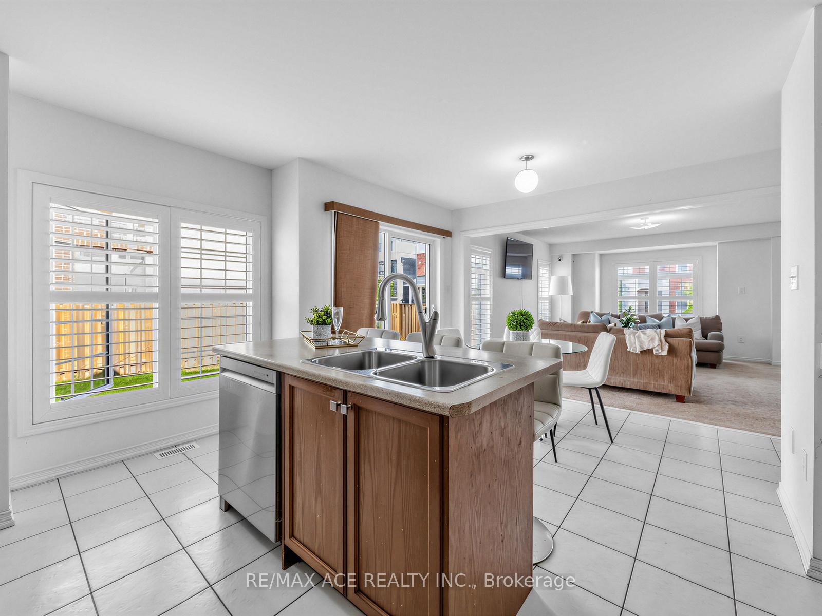 Photo 8 of 35 Turnerbury Avenue, Ajax, Central East — HOMEH