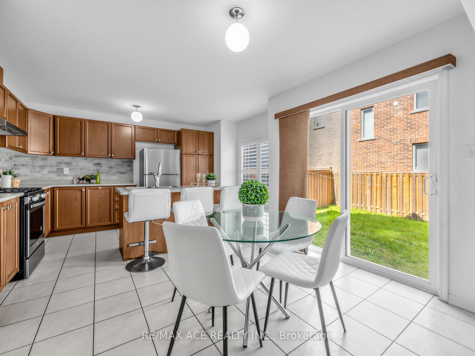 Photo 9 of 35 Turnerbury Avenue, Ajax, Central East — HOMEH