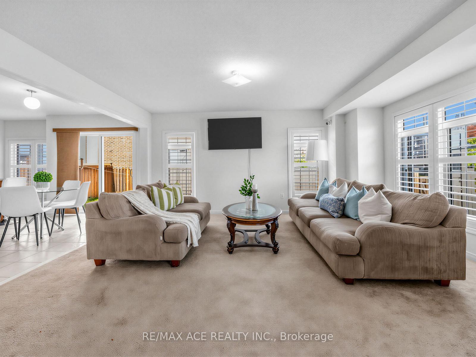 Photo 10 of 35 Turnerbury Avenue, Ajax, Central East — HOMEH