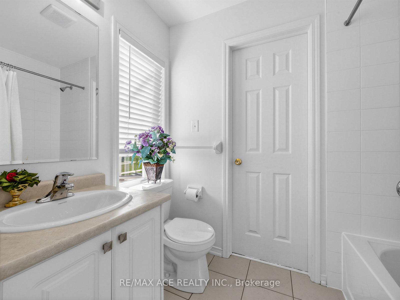 Photo 15 of 35 Turnerbury Avenue, Ajax, Central East — HOMEH