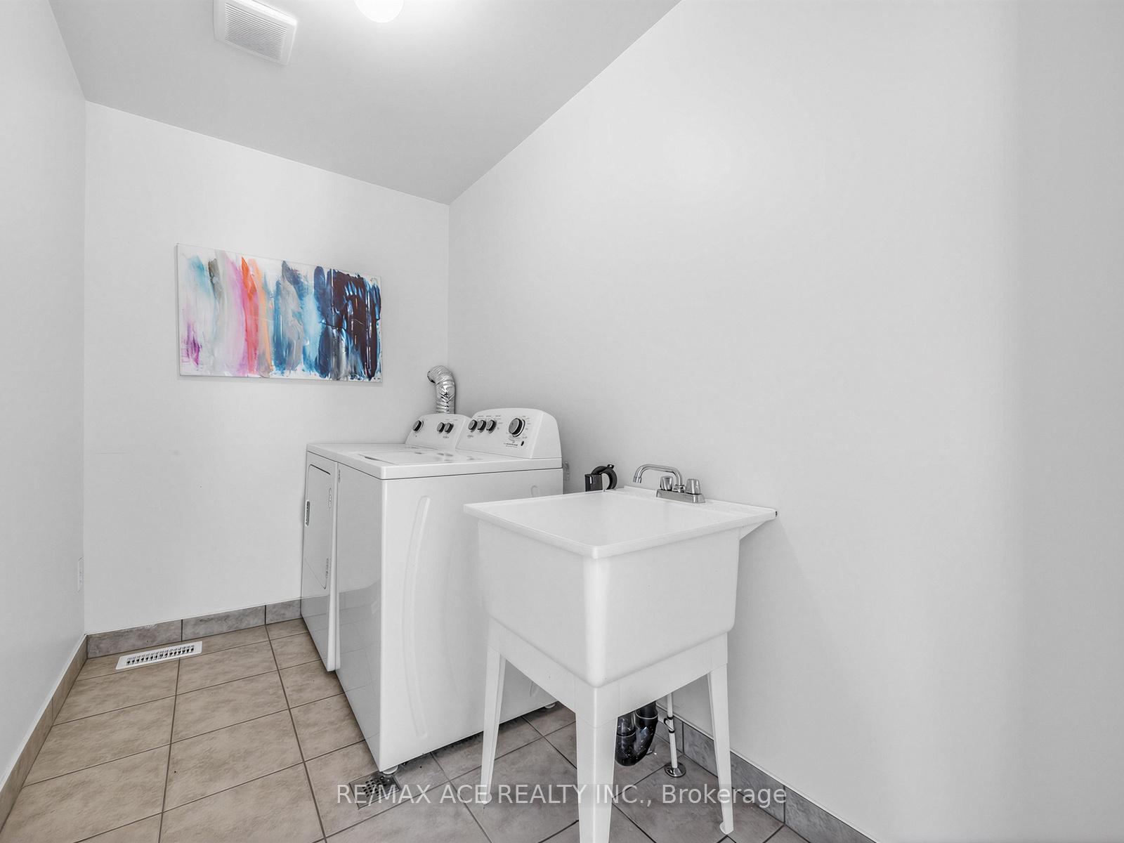 Photo 16 of 35 Turnerbury Avenue, Ajax, Central East — HOMEH