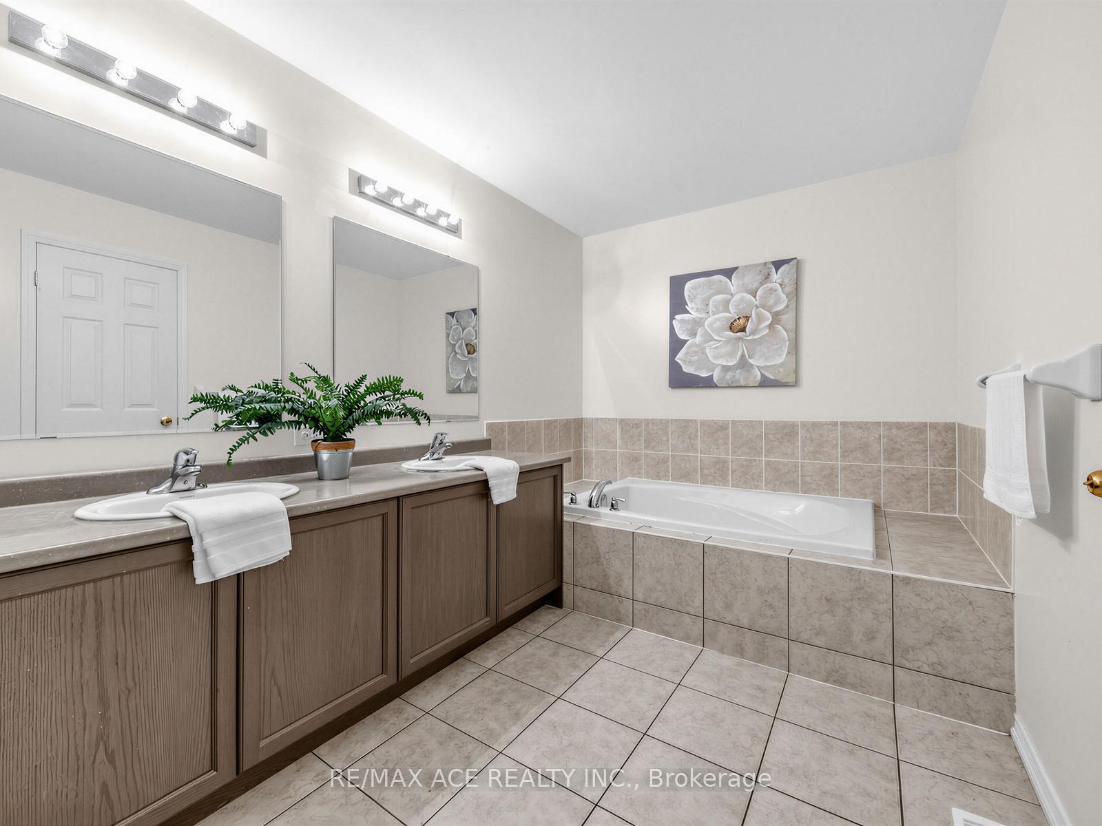 Photo 23 of 35 Turnerbury Avenue, Ajax, Central East — HOMEH