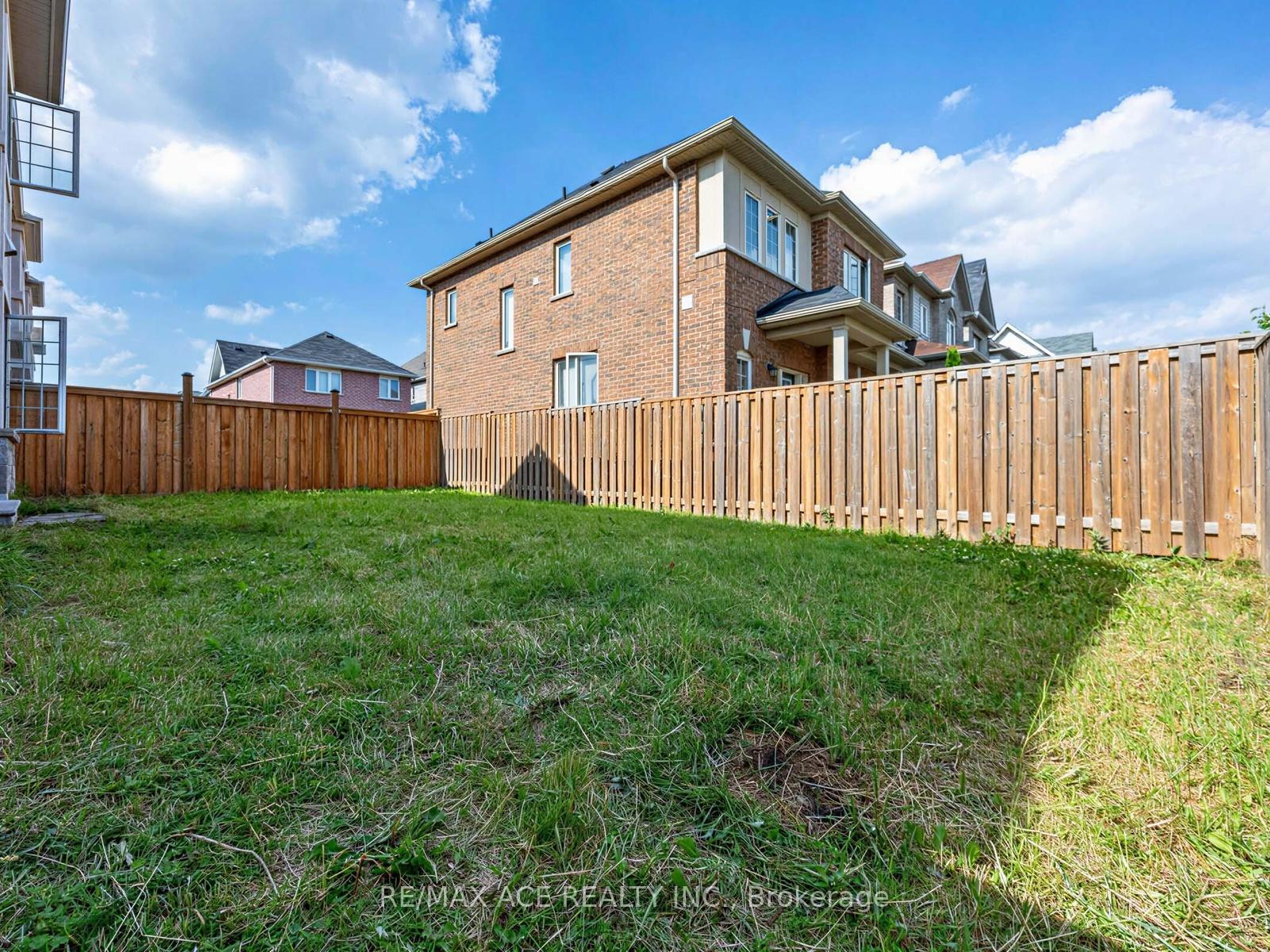 Photo 26 of 35 Turnerbury Avenue, Ajax, Central East — HOMEH