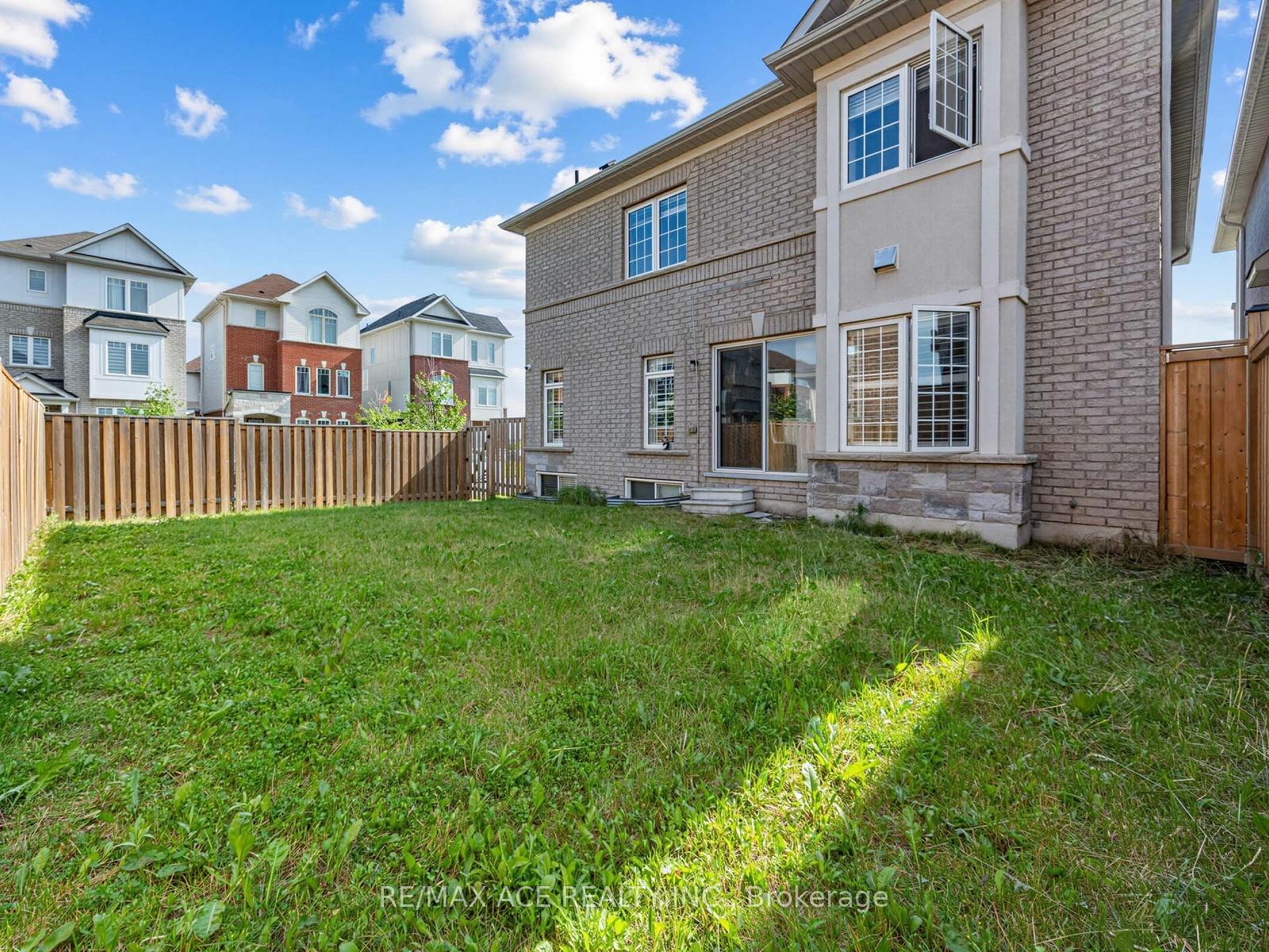 Photo 27 of 35 Turnerbury Avenue, Ajax, Central East — HOMEH