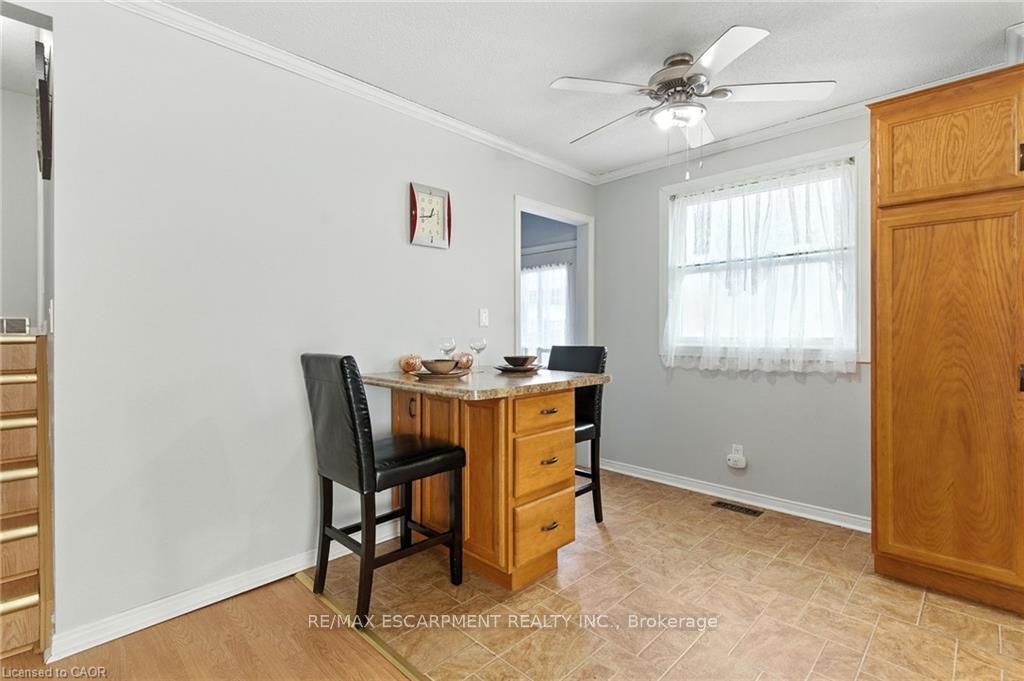 Photo 9 of 30 Rainbow Court, Welland, Broadway — HOMEH