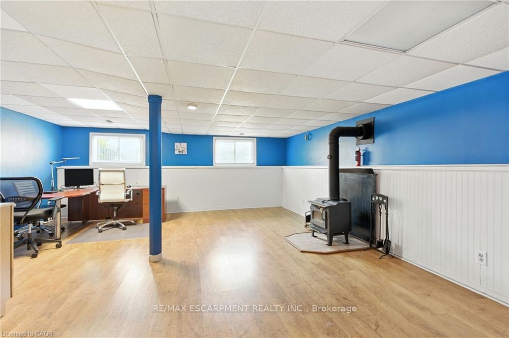 Photo 17 of 30 Rainbow Court, Welland, Broadway — HOMEH