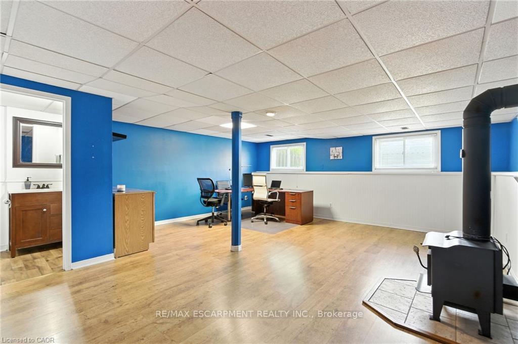 Photo 18 of 30 Rainbow Court, Welland, Broadway — HOMEH