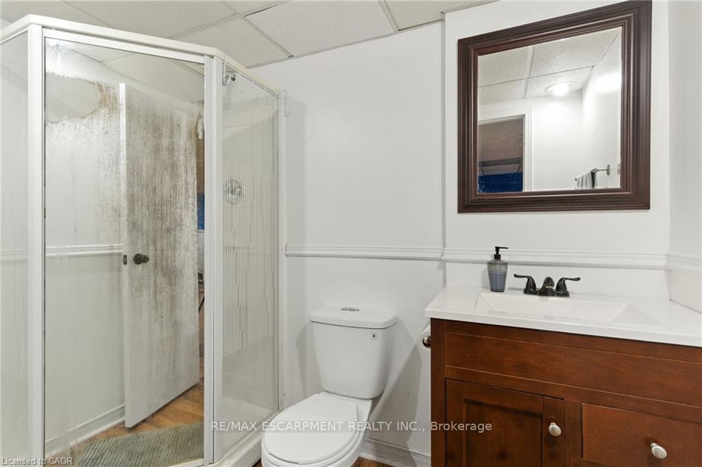 Photo 20 of 30 Rainbow Court, Welland, Broadway — HOMEH