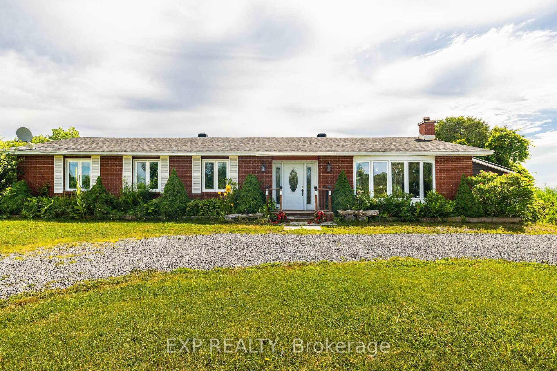 Photo 2 of 7389 Boundary Road, Russell, Russell Twp — HOMEH