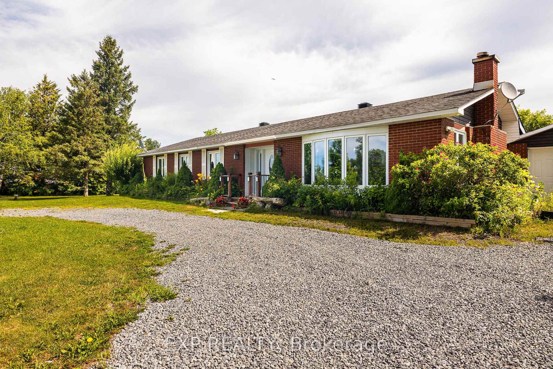 Photo 3 of 7389 Boundary Road, Russell, Russell Twp — HOMEH