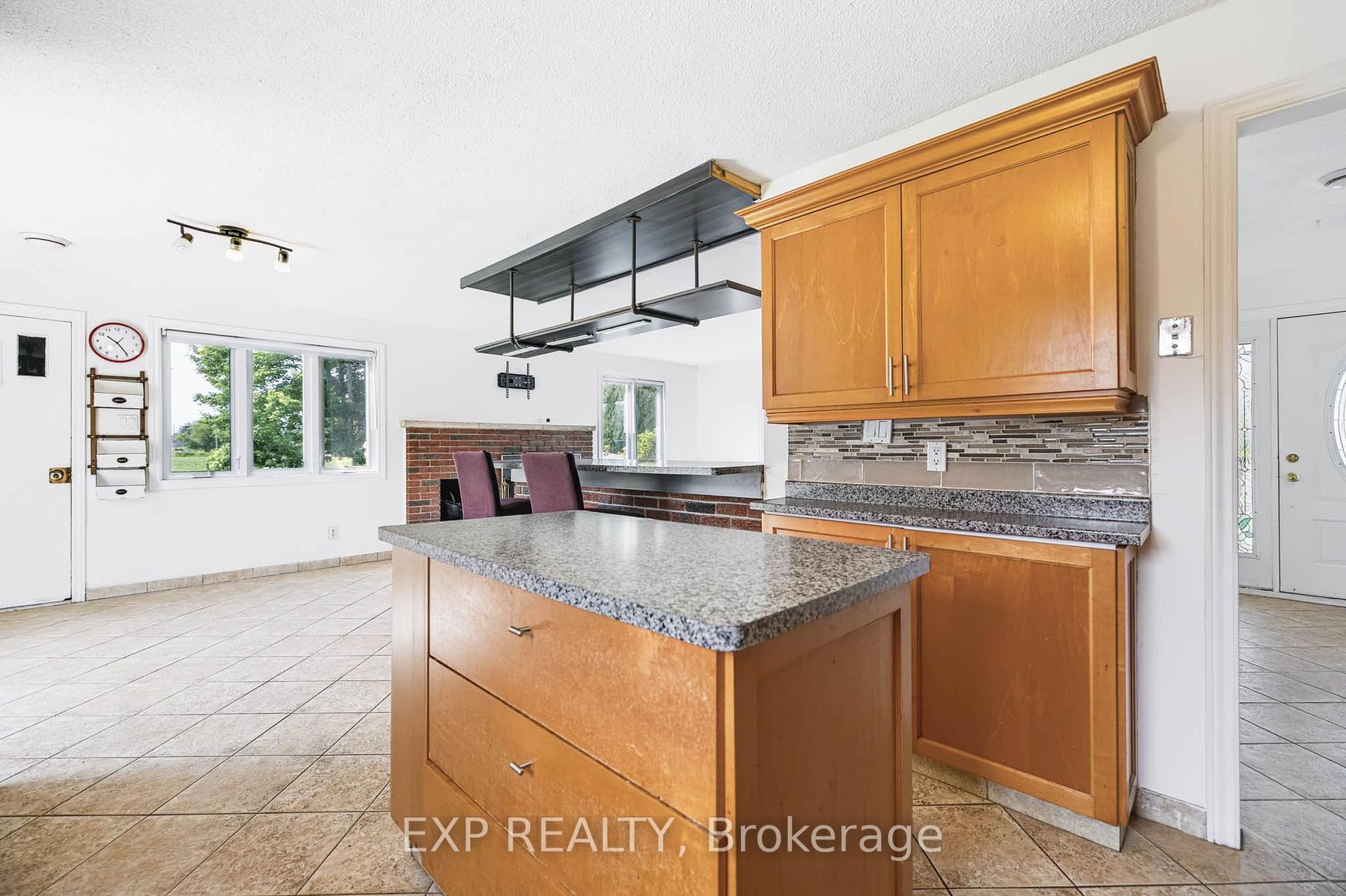 Photo 18 of 7389 Boundary Road, Russell, Russell Twp — HOMEH