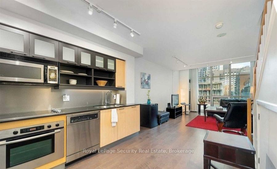 Photo 4 of Unit 1107, 36 Blue Jays Way, Toronto, Waterfront Communities — HOMEH