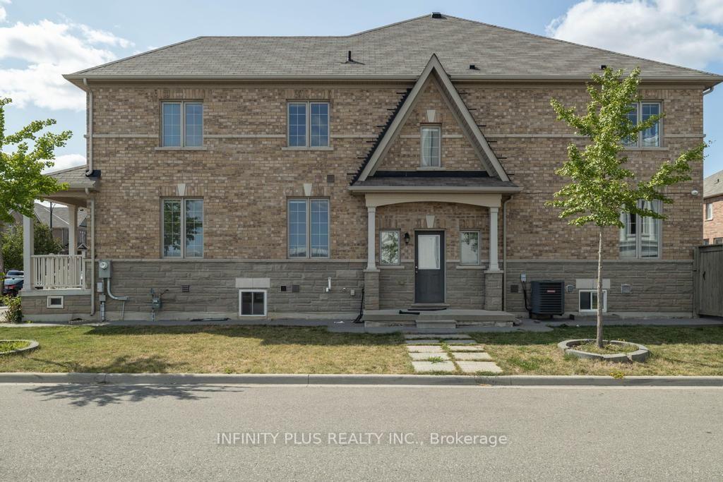Photo 3 of 1 Ebury Drive, Brampton, Credit Valley — HOMEH