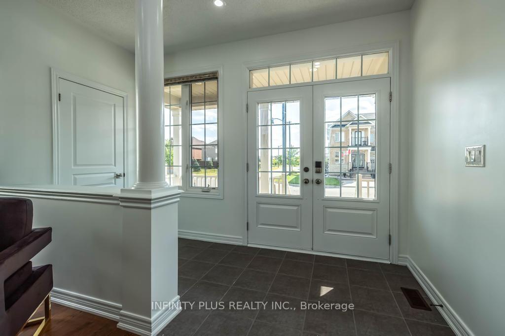 Photo 5 of 1 Ebury Drive, Brampton, Credit Valley — HOMEH