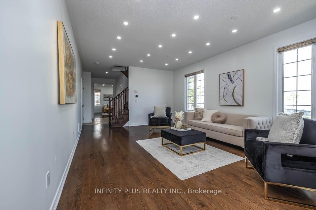 Photo 7 of 1 Ebury Drive, Brampton, Credit Valley — HOMEH