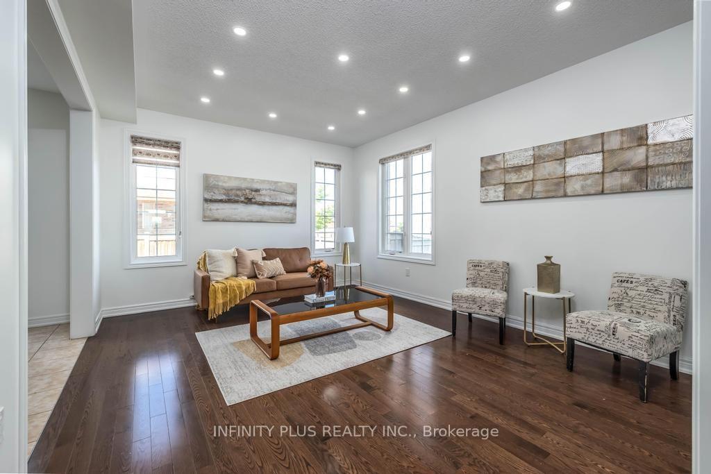Photo 8 of 1 Ebury Drive, Brampton, Credit Valley — HOMEH