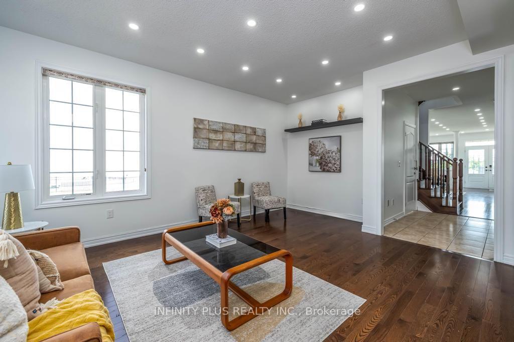 Photo 9 of 1 Ebury Drive, Brampton, Credit Valley — HOMEH
