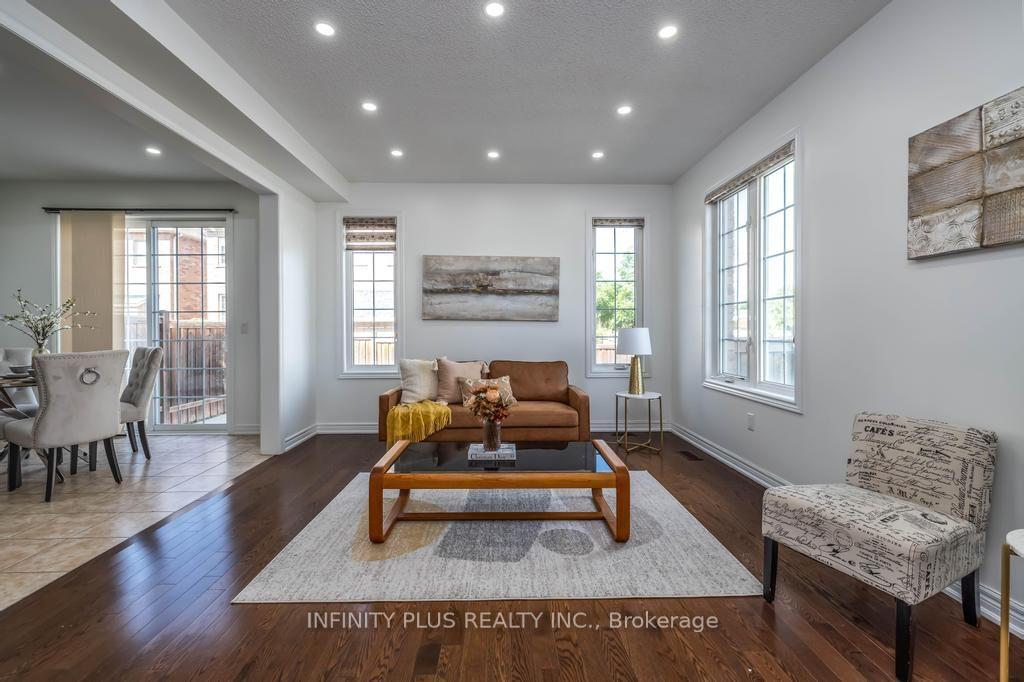 Photo 10 of 1 Ebury Drive, Brampton, Credit Valley — HOMEH