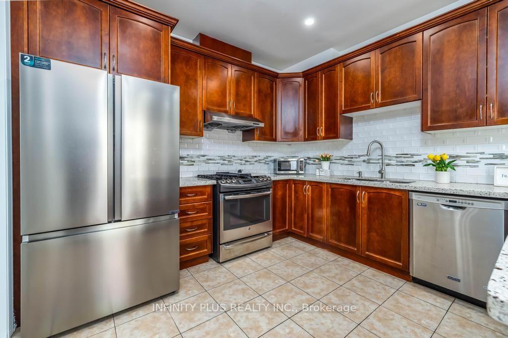 Photo 12 of 1 Ebury Drive, Brampton, Credit Valley — HOMEH