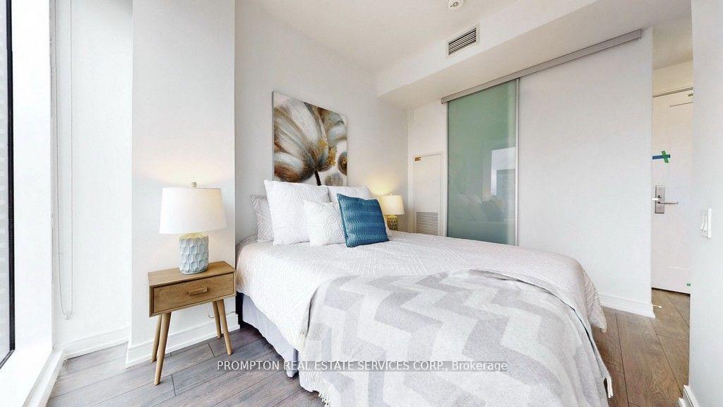 Photo 12 of Unit 1808, 3 Gloucester Street, Toronto, Church-Yonge Corridor — HOMEH