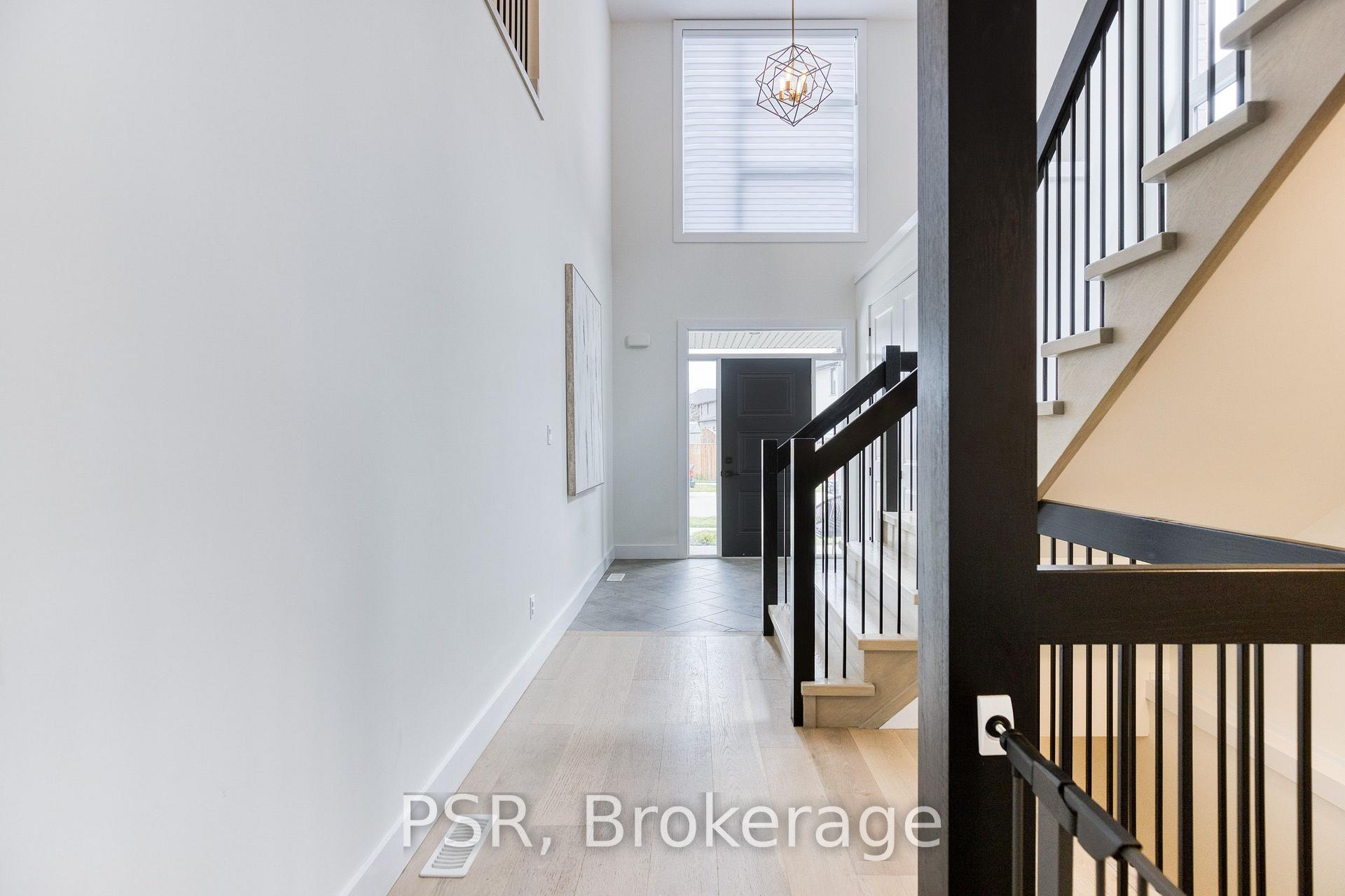 Photo 3 of 577 Doonwoods Crescent, Kitchener, Doon South — HOMEH