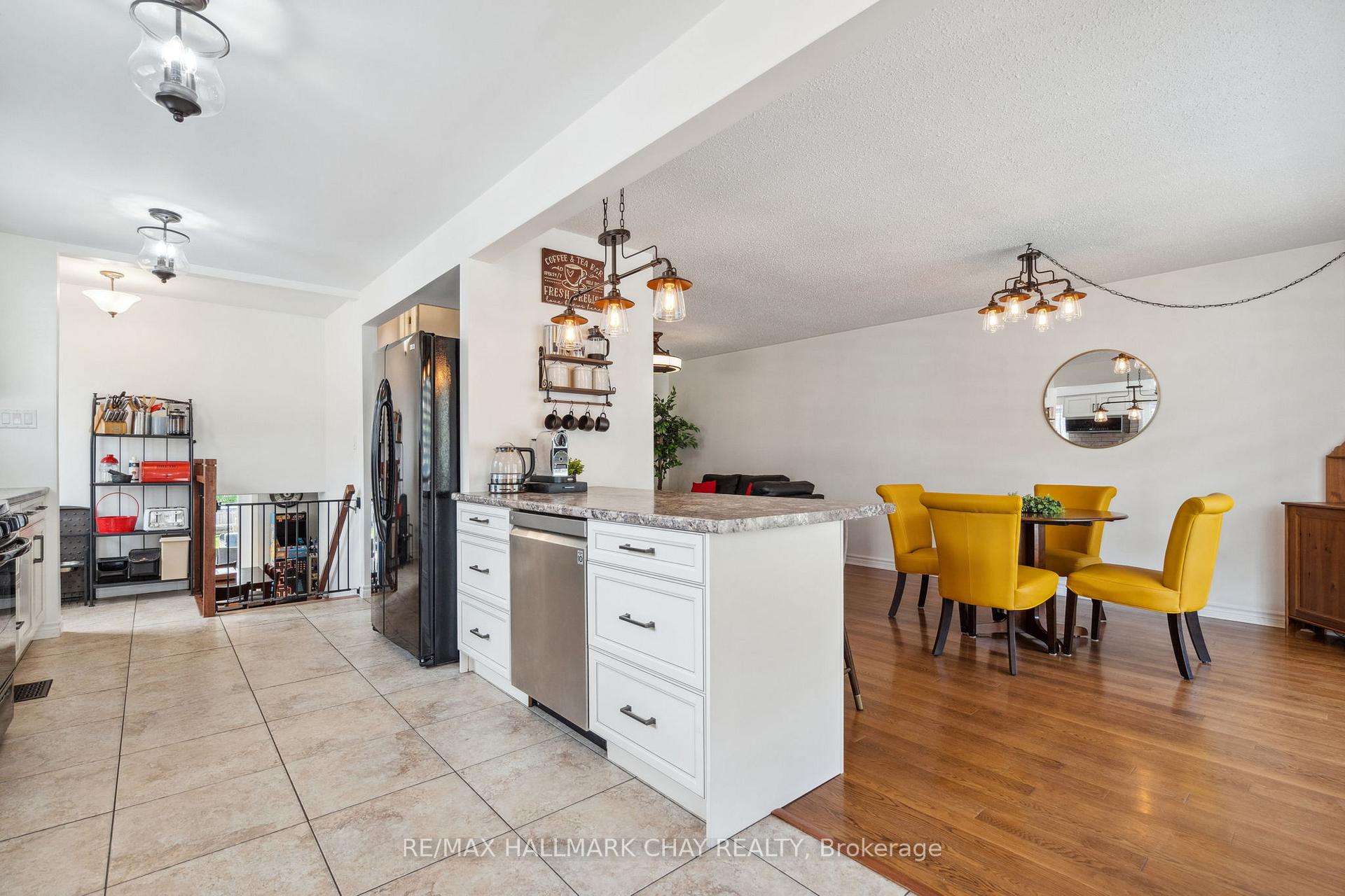 Photo 6 of 257 Edgehill Drive, Barrie, Letitia Heights — HOMEH
