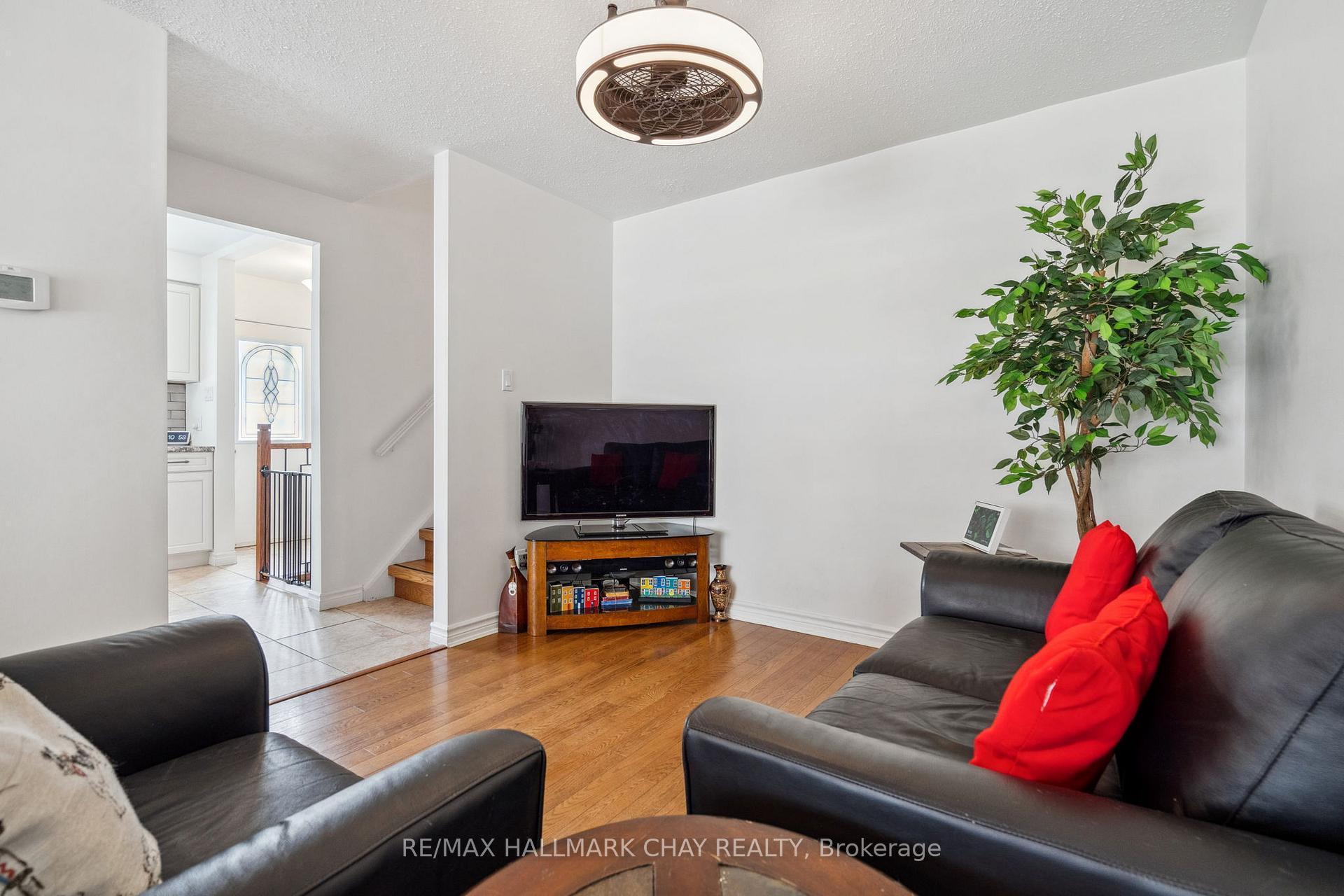 Photo 9 of 257 Edgehill Drive, Barrie, Letitia Heights — HOMEH