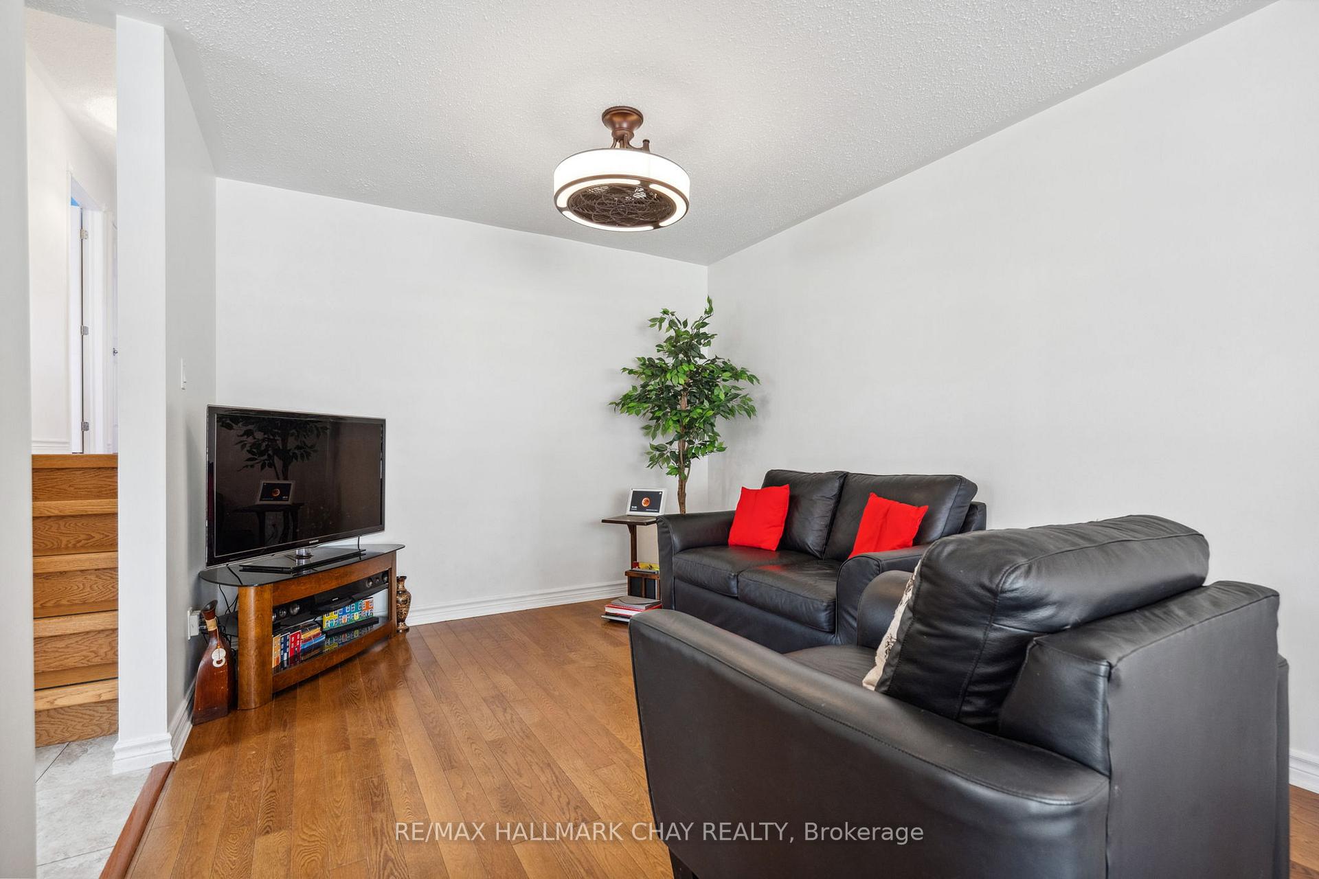 Photo 10 of 257 Edgehill Drive, Barrie, Letitia Heights — HOMEH