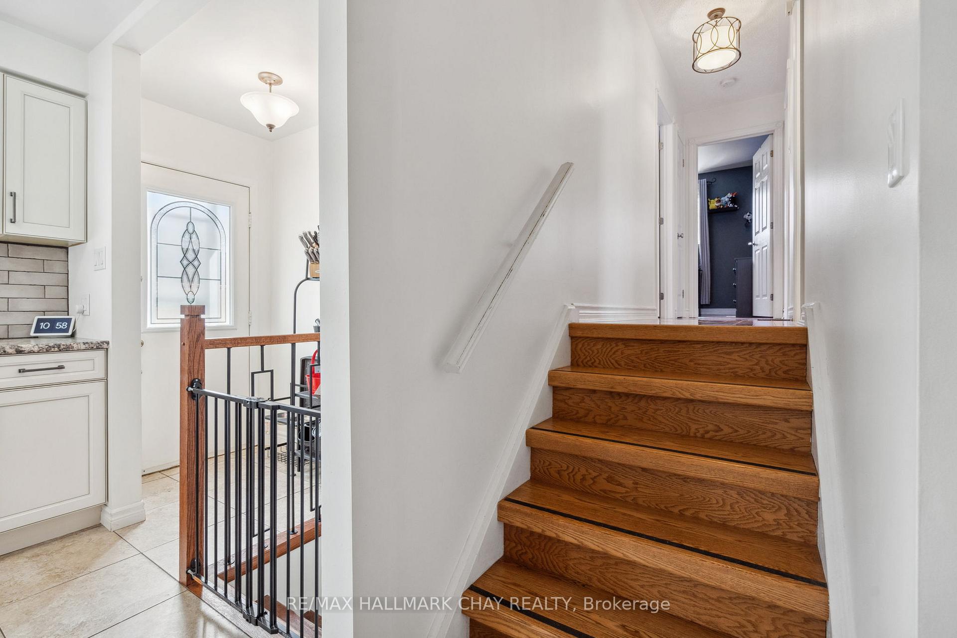 Photo 11 of 257 Edgehill Drive, Barrie, Letitia Heights — HOMEH