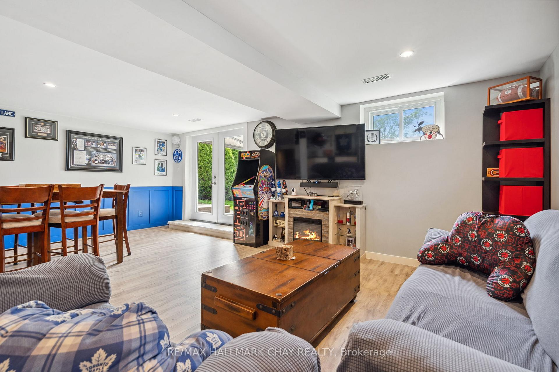 Photo 20 of 257 Edgehill Drive, Barrie, Letitia Heights — HOMEH
