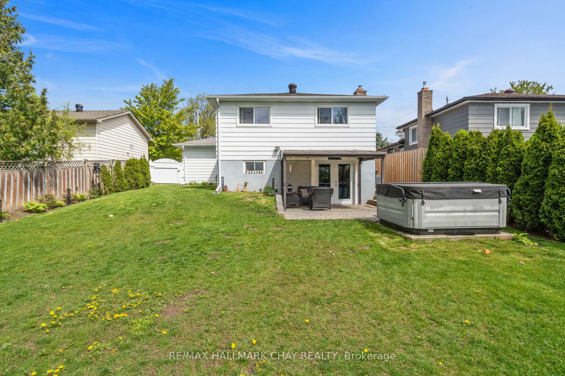 Photo 24 of 257 Edgehill Drive, Barrie, Letitia Heights — HOMEH