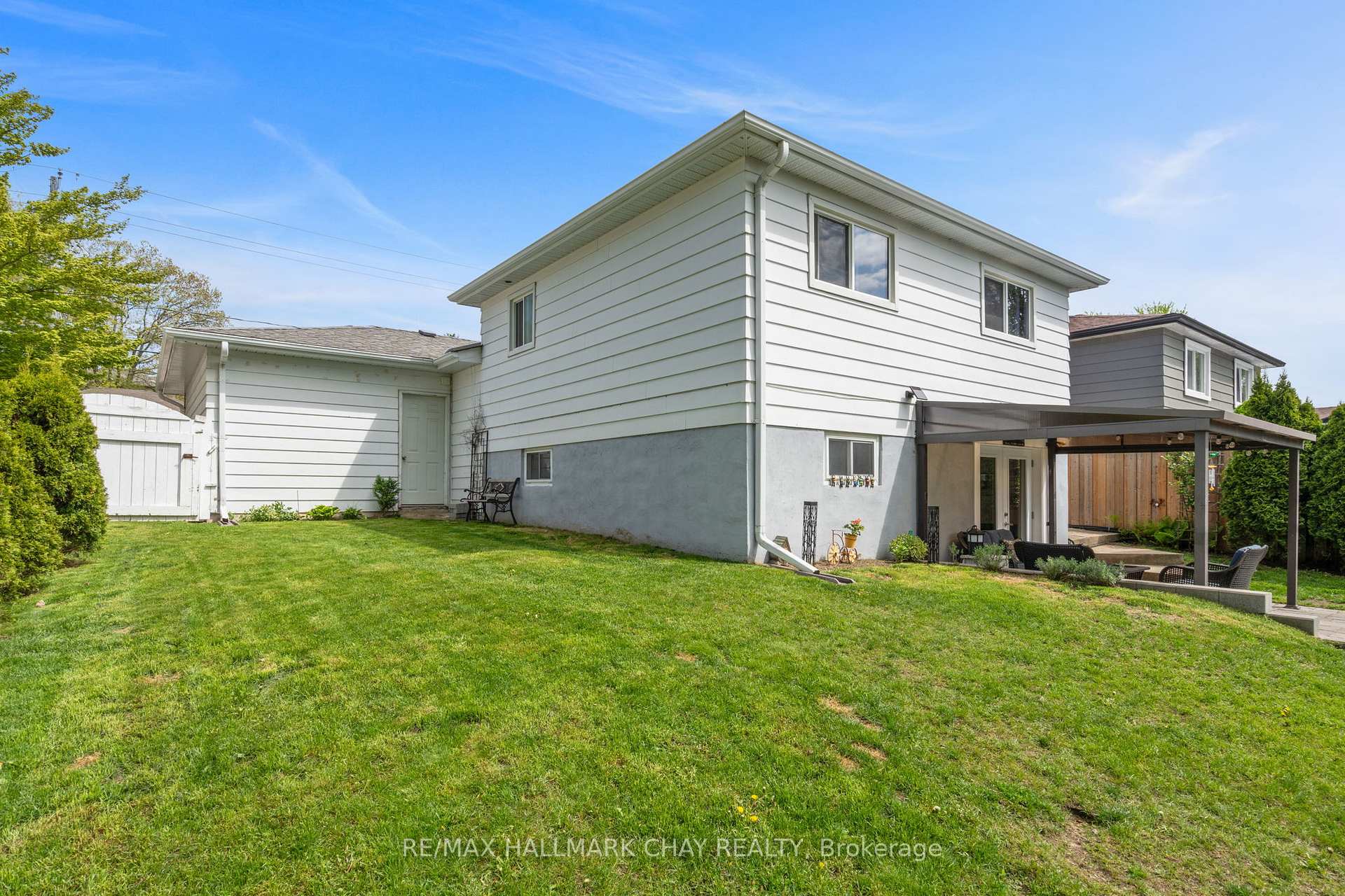Photo 25 of 257 Edgehill Drive, Barrie, Letitia Heights — HOMEH