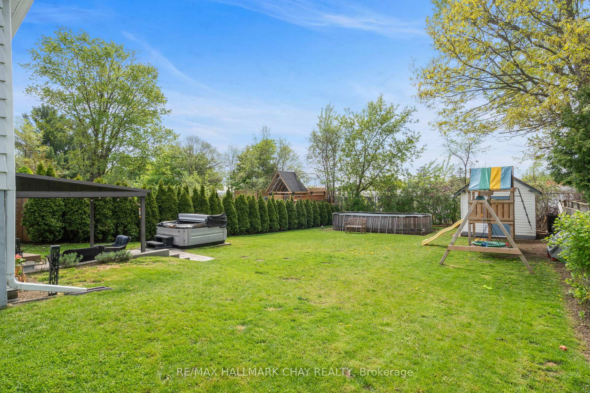 Photo 29 of 257 Edgehill Drive, Barrie, Letitia Heights — HOMEH