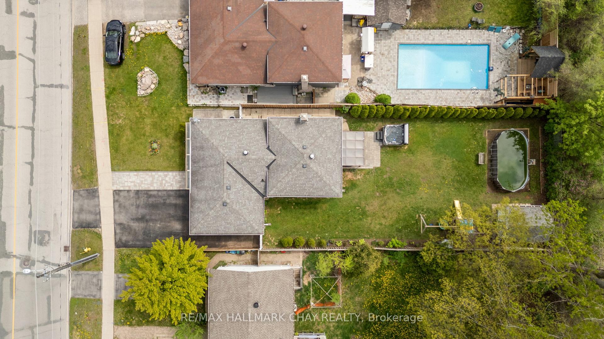 Photo 30 of 257 Edgehill Drive, Barrie, Letitia Heights — HOMEH