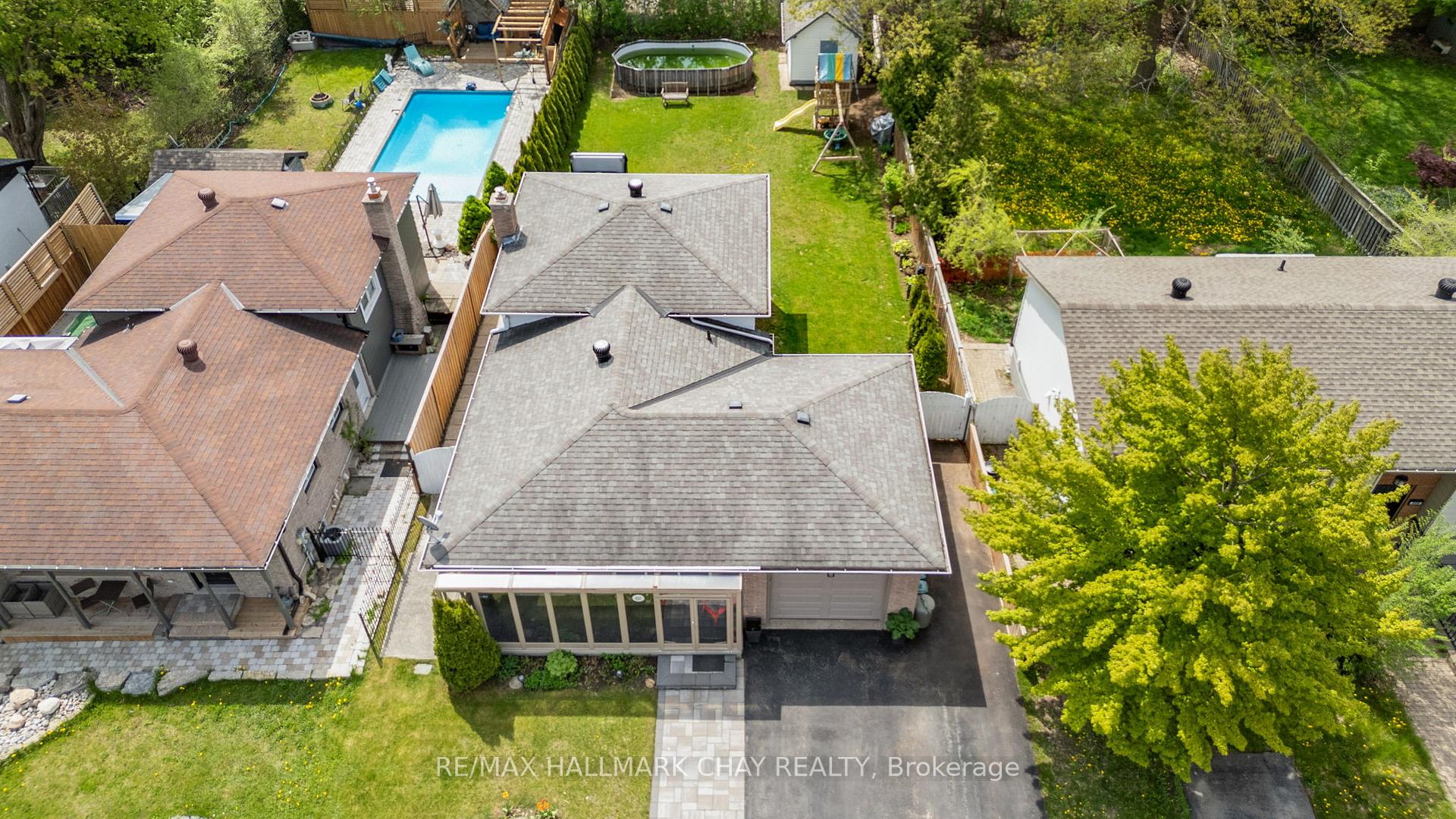 Photo 32 of 257 Edgehill Drive, Barrie, Letitia Heights — HOMEH