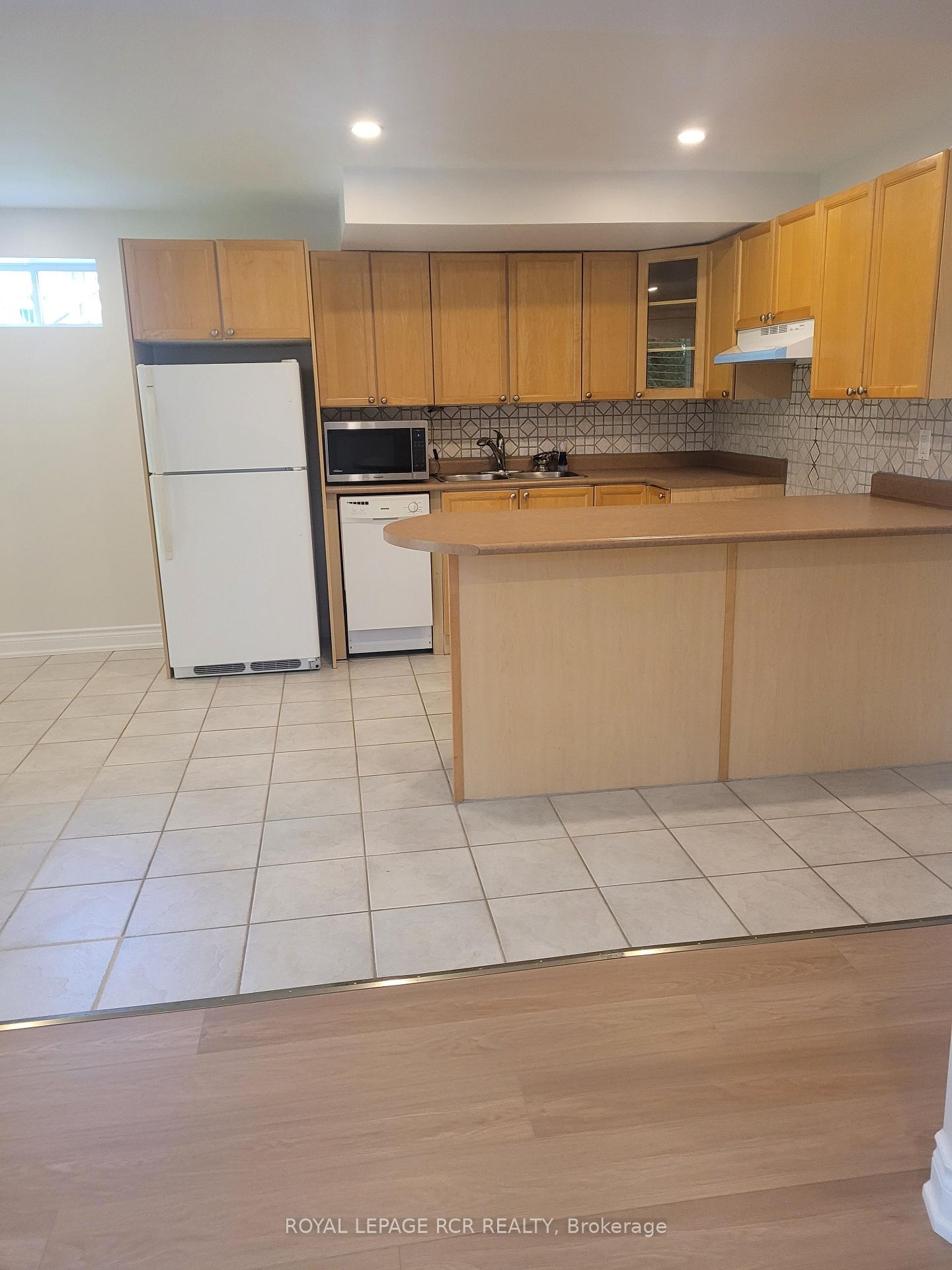 Photo 5 of 130 Widdifield Avenue, Newmarket, Armitage — HOMEH