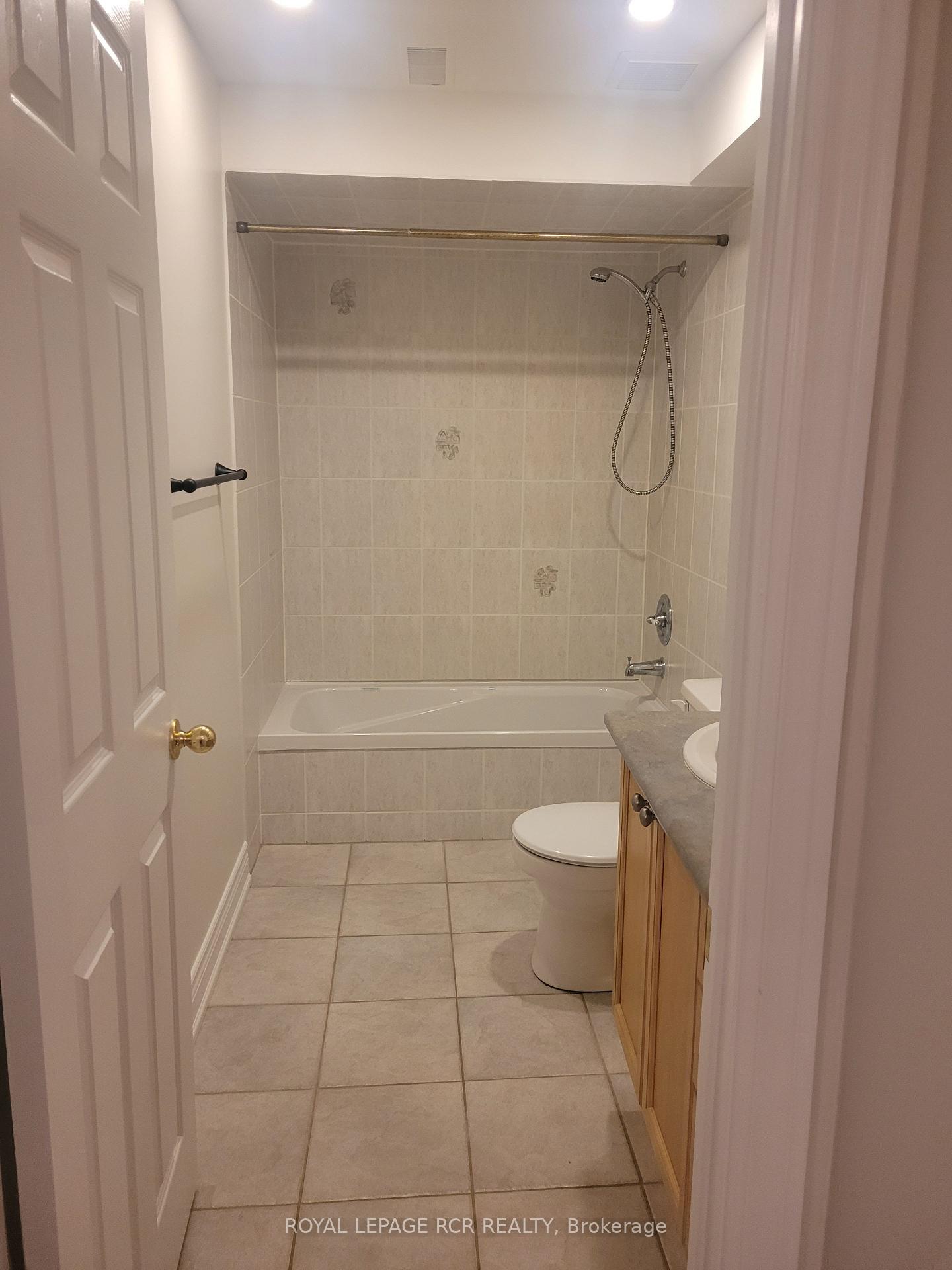 Photo 10 of 130 Widdifield Avenue, Newmarket, Armitage — HOMEH