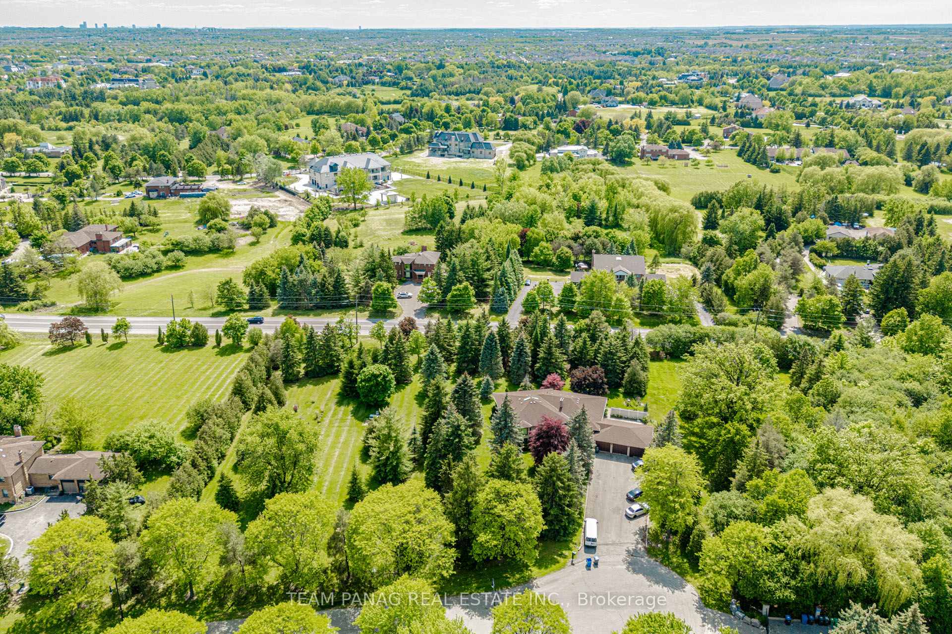 Photo 2 of 6 Forestbrook Court, Brampton, Toronto Gore Rural Estate — HOMEH