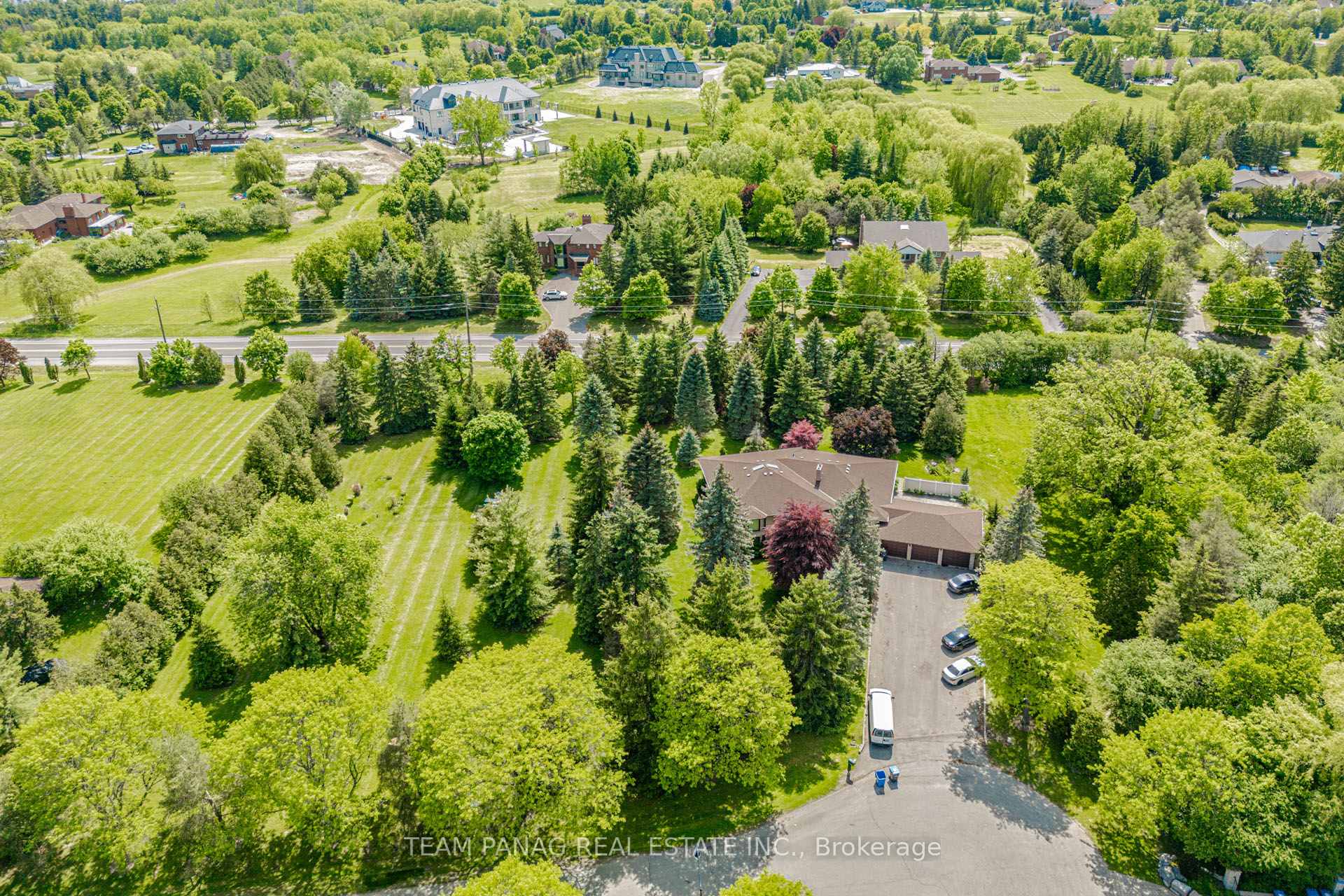 Photo 3 of 6 Forestbrook Court, Brampton, Toronto Gore Rural Estate — HOMEH