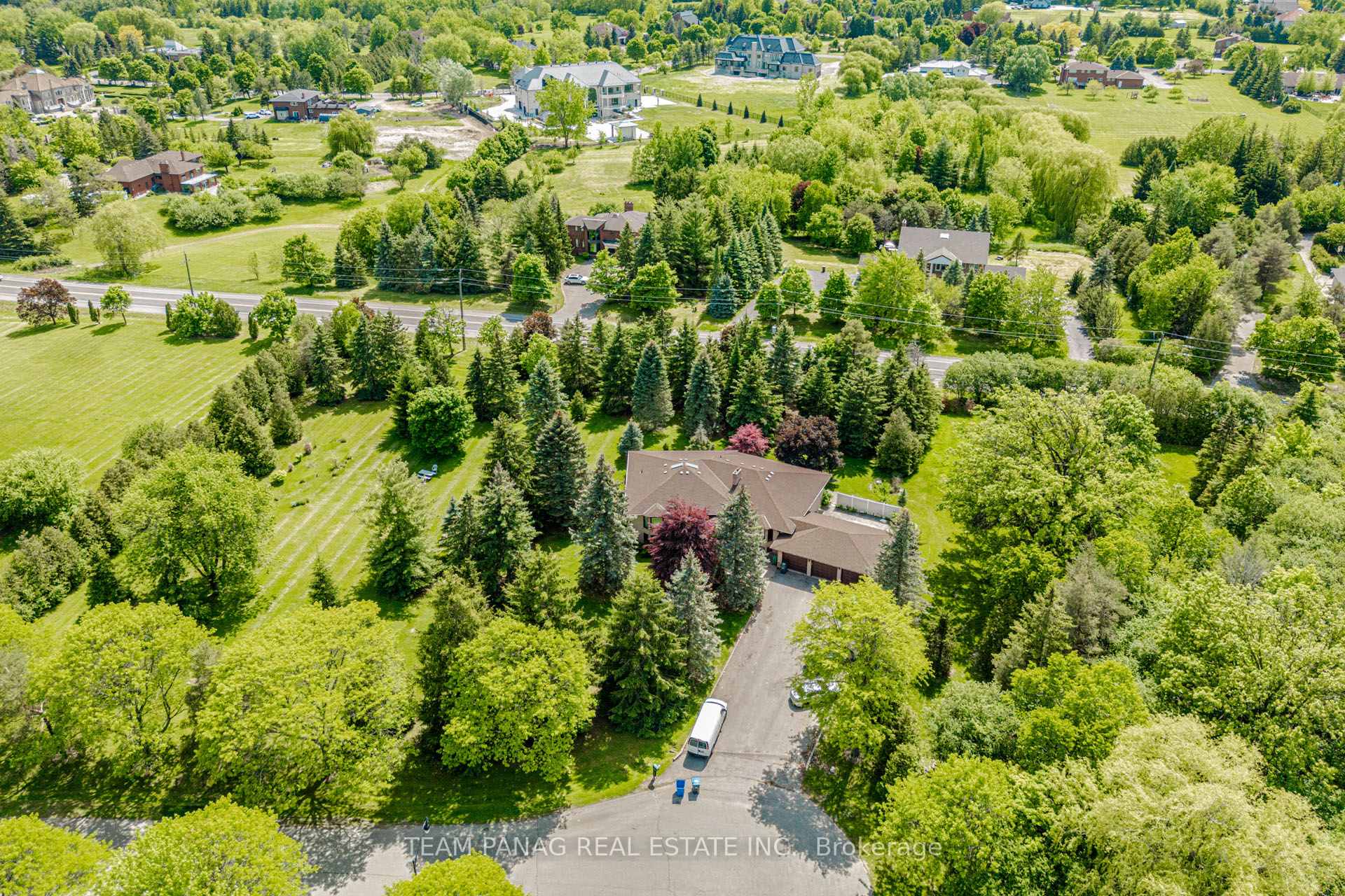 Photo 4 of 6 Forestbrook Court, Brampton, Toronto Gore Rural Estate — HOMEH
