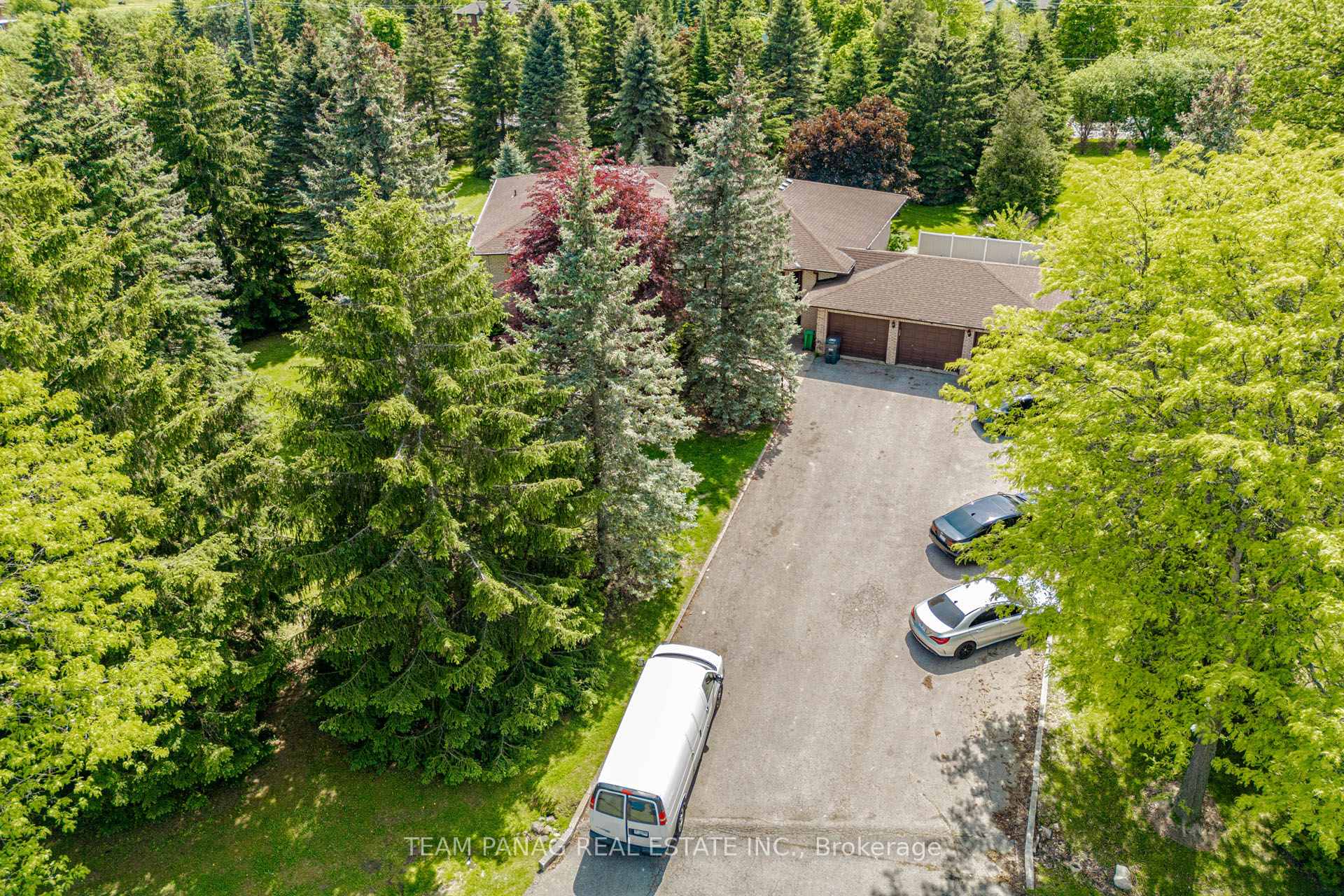 Photo 5 of 6 Forestbrook Court, Brampton, Toronto Gore Rural Estate — HOMEH