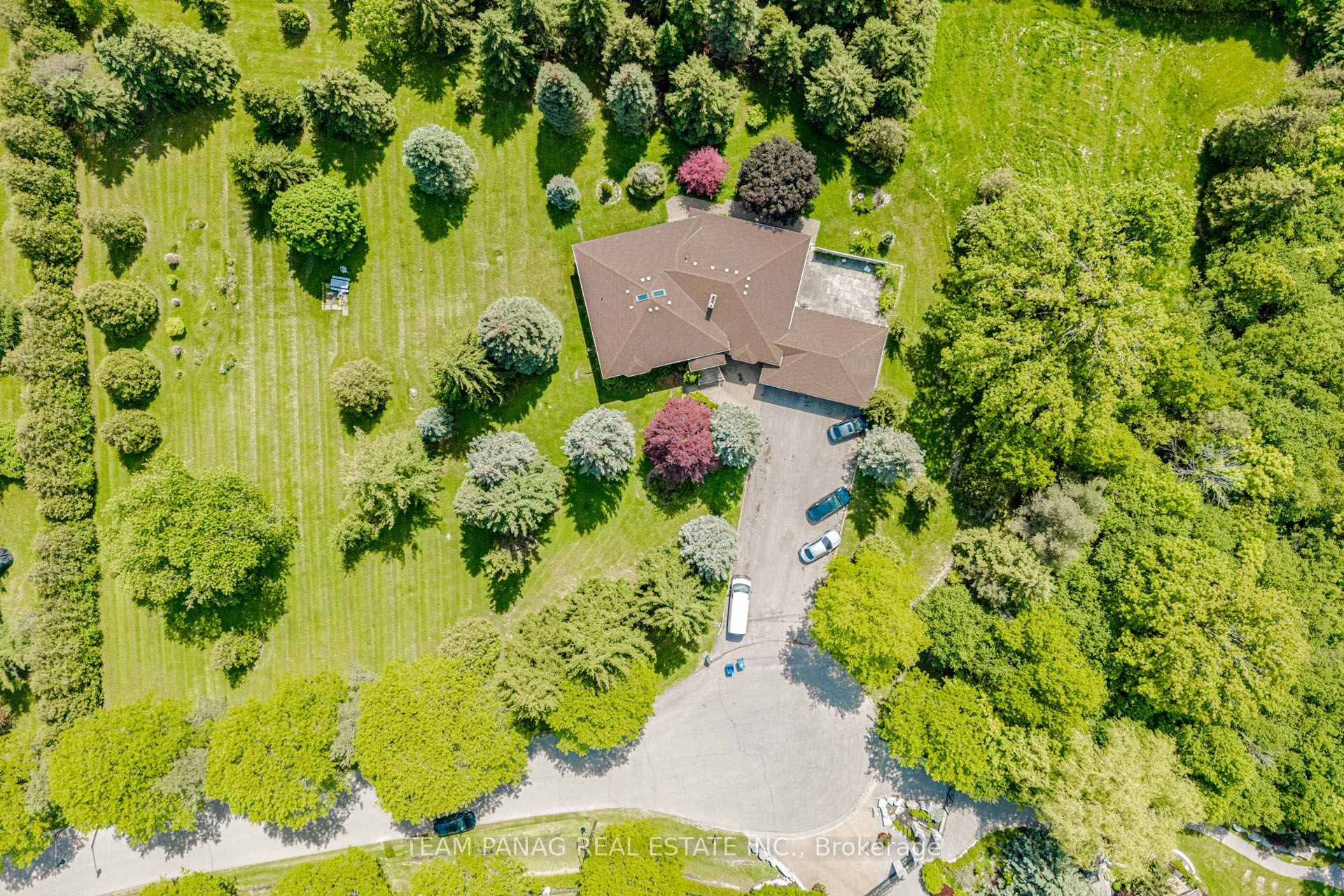 Photo 7 of 6 Forestbrook Court, Brampton, Toronto Gore Rural Estate — HOMEH