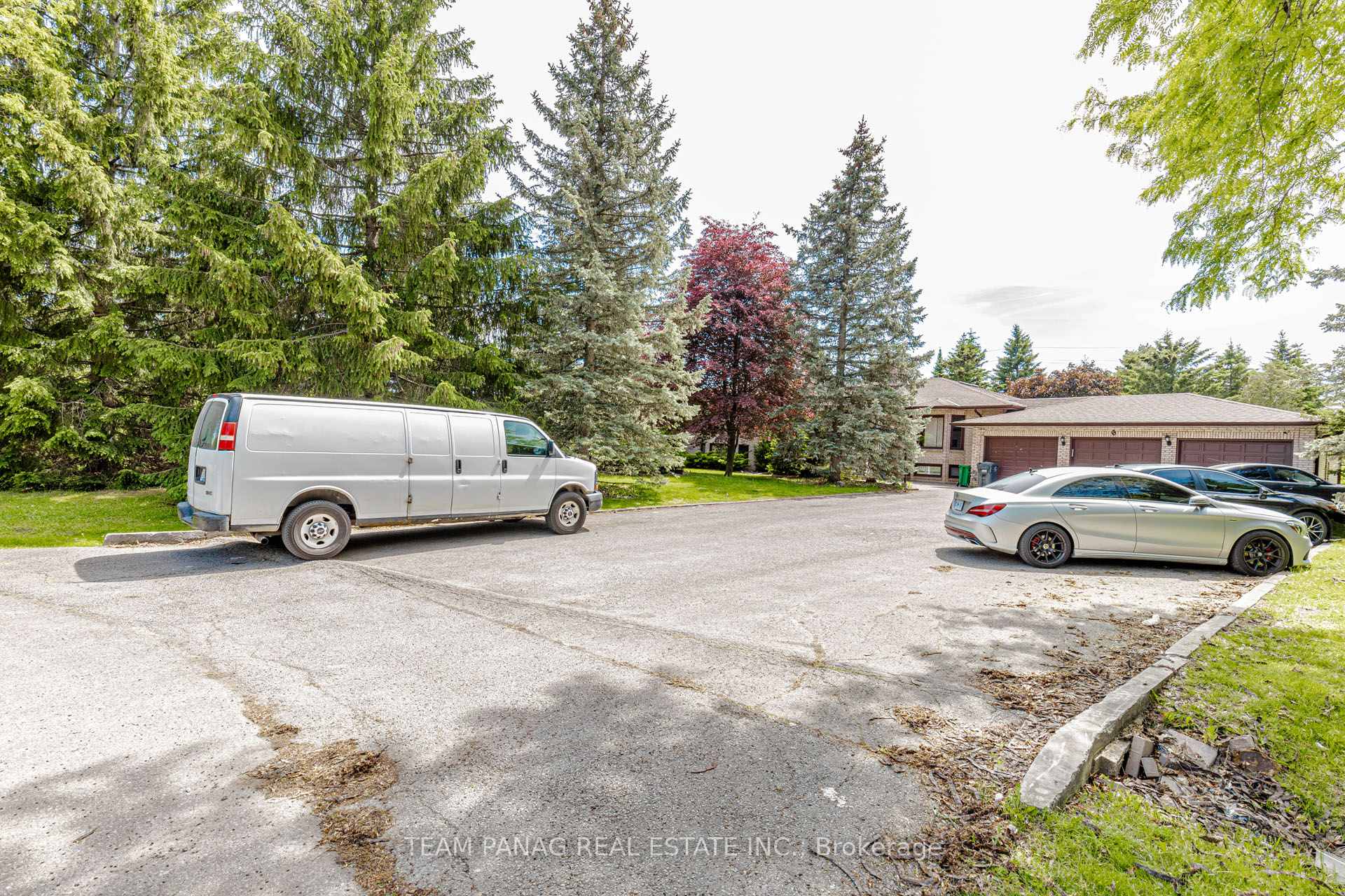 Photo 8 of 6 Forestbrook Court, Brampton, Toronto Gore Rural Estate — HOMEH